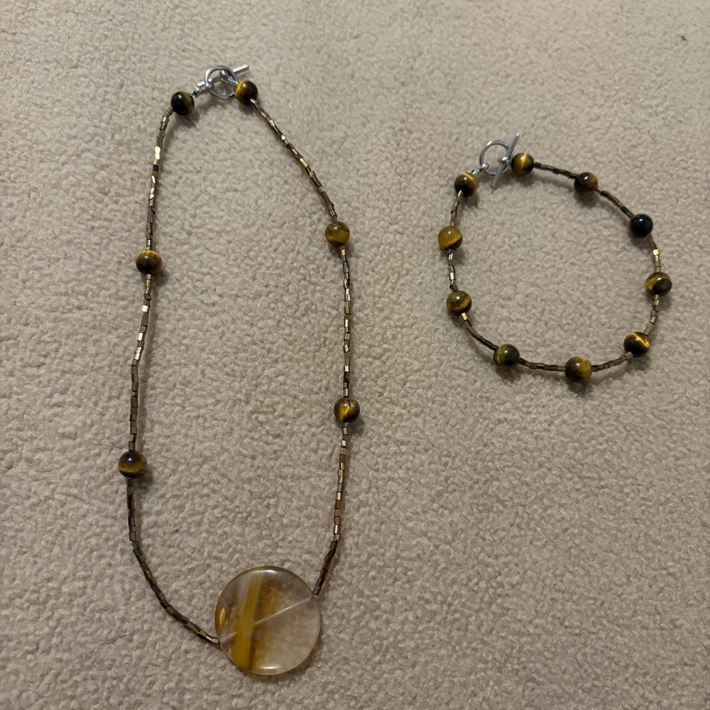 Elegant Beaded Necklace and Bracelet Set